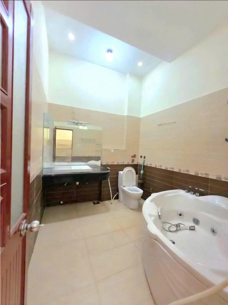 Bán nhà ĐẸP Trung Tâm Dĩ An,Ngang 8M,đường 10M thông thoáng,gần Vincom