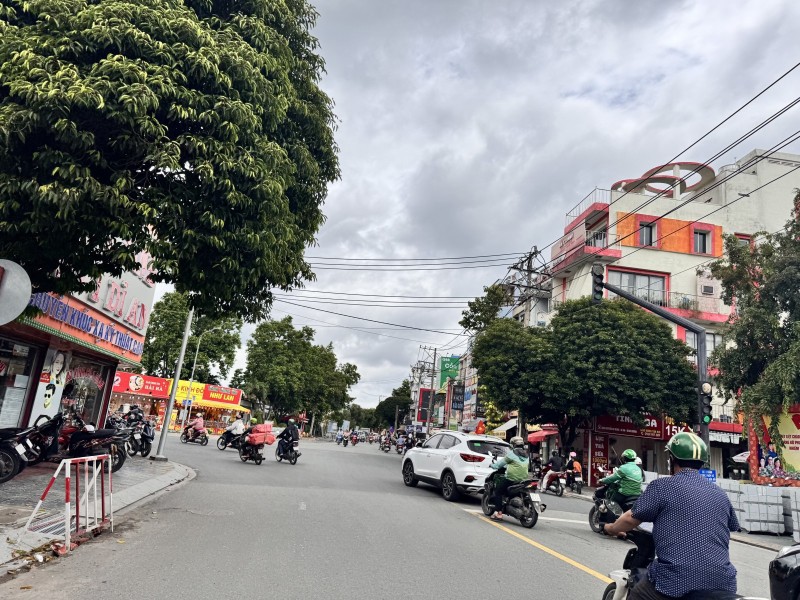 Bán đất Trung Tâm Dĩ An,SHR đường xe hơi,gần trường TH Lê Qúy Đôn,giá rẻ