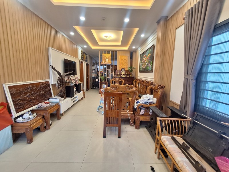 Bán nhà Phường Hiệp Bình, Đường  Số 35, DT240 m2, 8x30m, 2 tầng, 9PN, SH, Giá 11.3 tỷ