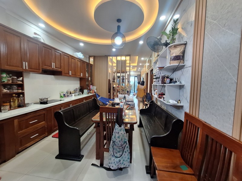 Bán nhà Phường Hiệp Bình, Đường  Số 35, DT240 m2, 8x30m, 2 tầng, 9PN, SH, Giá 11.3 tỷ