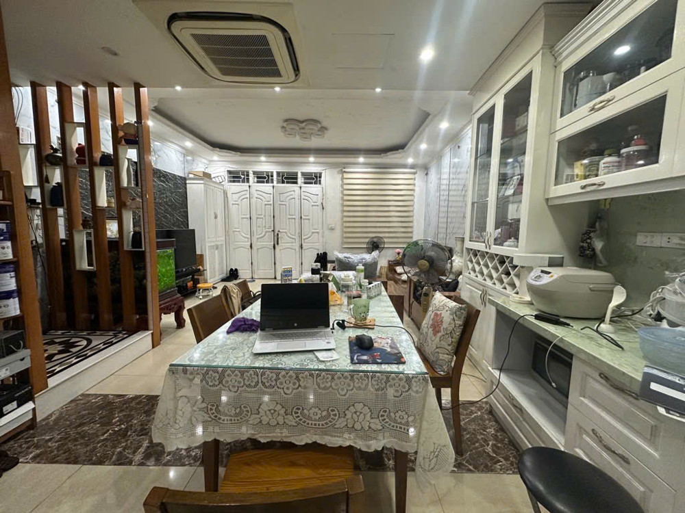 Nhà Hoàng Hoa Thám 46m, 5 tầng, oto đỗ cửa, 20m ra đường lớn oto tránh full nội thất!