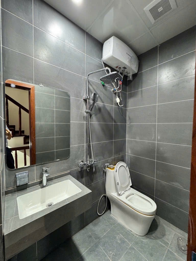 Bán gấp nhà Cầu Giấy 80m², 4 tầng, MT 5m, Giá 15.8 tỷ - Vị trí đẹp, giao thông thuận tiện
