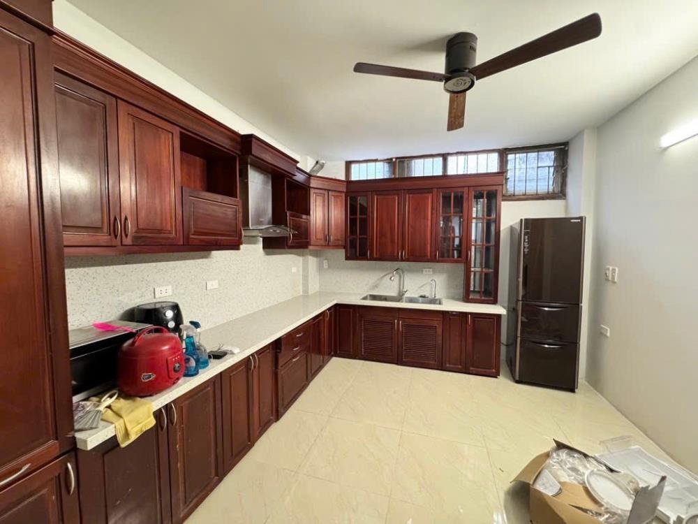 Bán gấp nhà Cầu Giấy 80m², 4 tầng, MT 5m, Giá 15.8 tỷ - Vị trí đẹp, giao thông thuận tiện