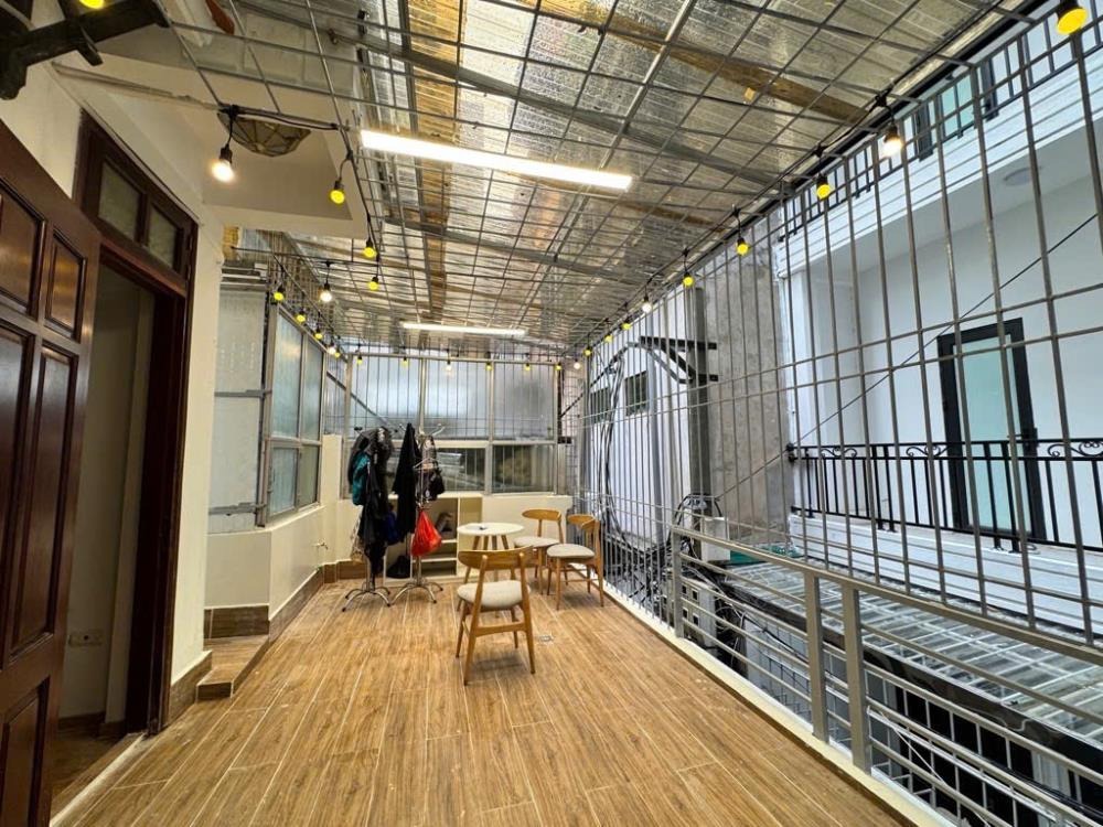 Bán gấp nhà Cầu Giấy 80m², 4 tầng, MT 5m, Giá 15.8 tỷ - Vị trí đẹp, giao thông thuận tiện