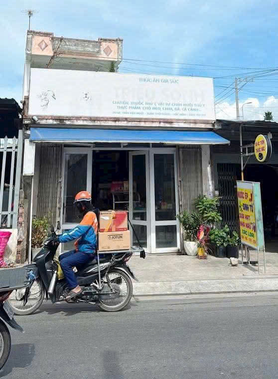 BÁN NHÀ (5x32) MT TRẦN VĂN MƯỜI VỊ TRÍ SIÊU ĐẸP, NGAY CHỢ CHỮ S