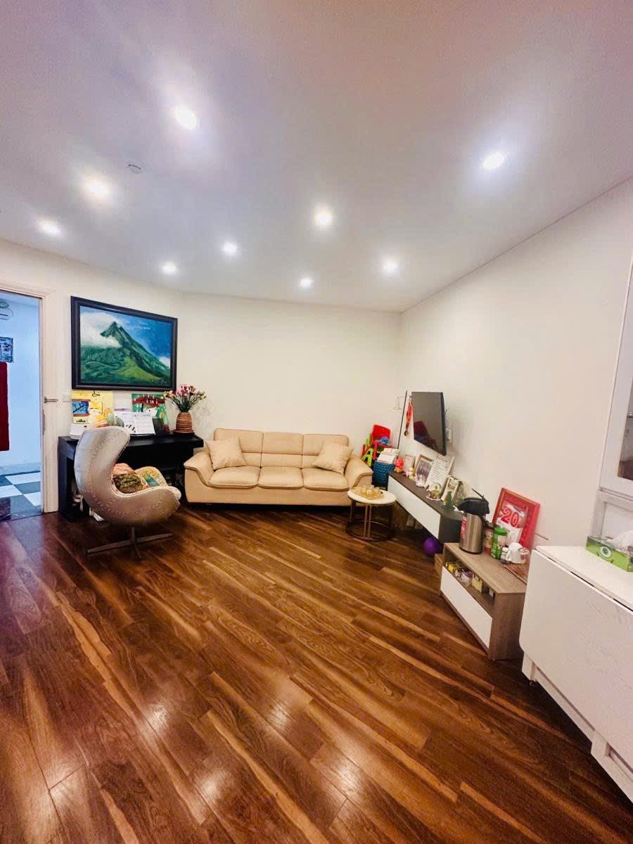 Bán nhà mặt phố Thái Hà, Đống Đa - 28m2, Mặt tiền 4.5m - Giá 27 tỷ