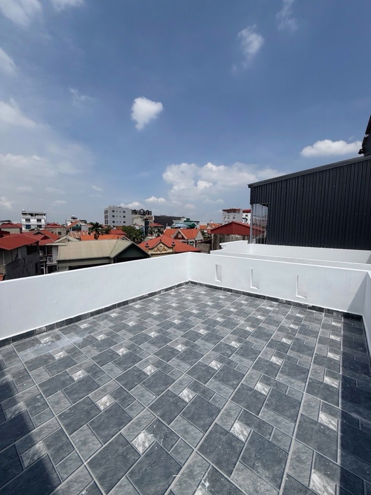 BÁN NHÀ NGỌC THUỴ LONG BIÊN-ĐẸP LONG LANH- OTO ĐỖ-32M- NHỈNH 5 TỶ( TL)
