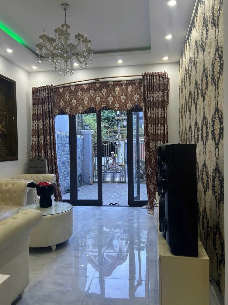 BÁN GẤP NHÀ 3 TẦNG VŨ TRỌNG PHỤNG - 7,X TỶ ĐỒNG - LH: 0917361553*