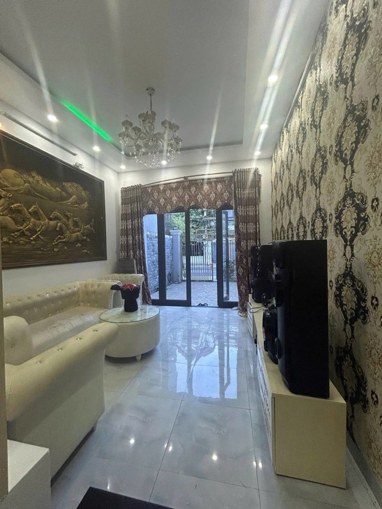 BÁN GẤP NHÀ 3 TẦNG VŨ TRỌNG PHỤNG - 7,X TỶ ĐỒNG - LH: 0917361553*