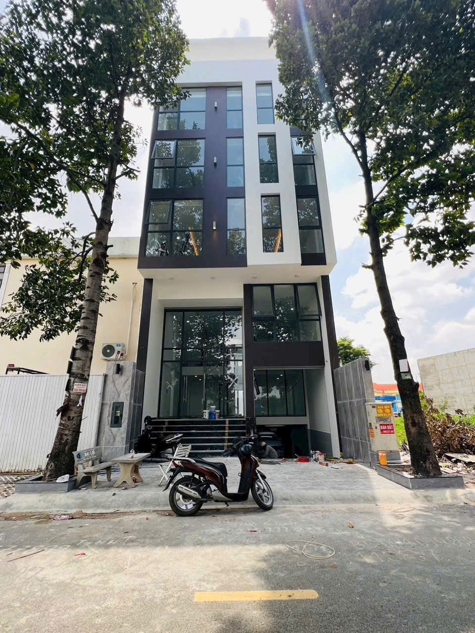 Cho Thuê Tòa Nhà Huy Hoàng Quận 2 - Diện Tích 743.6m2