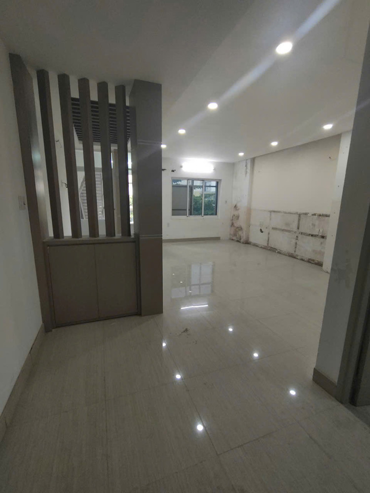 Mặt tiền gần Sư Vạn Hạnh Q10, DT: 86m2, ngang 6m, 4 tầng, 6PN, Dòng tiền 700tr/năm, Giá 38 Tỷ TL