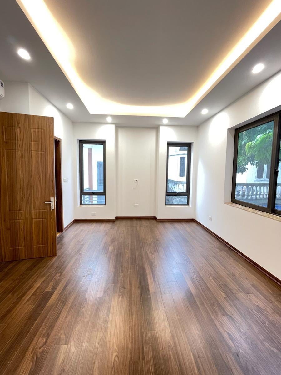 Nhà Láng Hạ Phân Lô - 62m², Mặt Tiền 6.5m, Giá 12 Tỷ - Vị Trí Đắc Địa