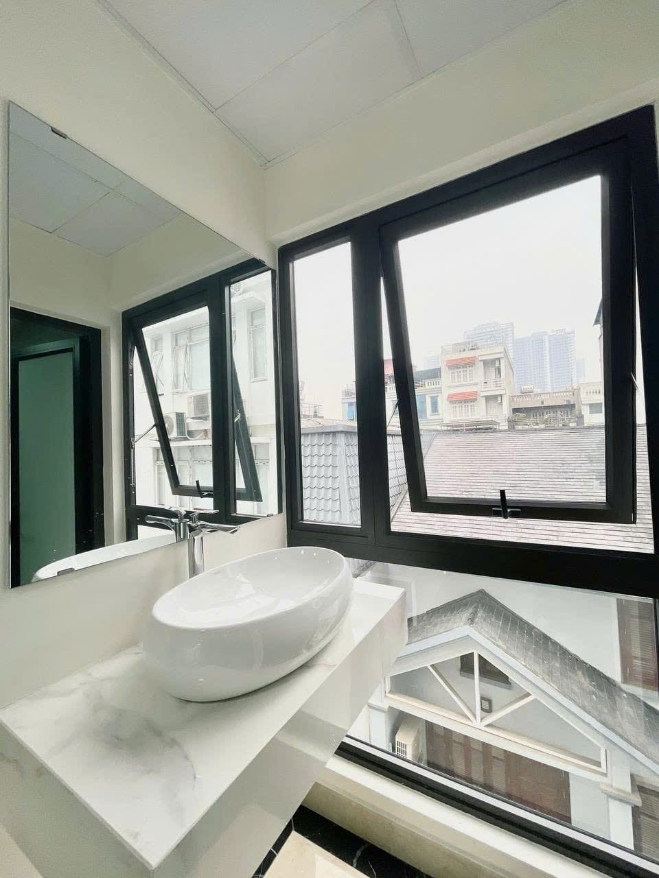 Bán nhà phố Phạm Văn Đồng, Từ Liêm - 50m2, 6 Tầng, Mặt Tiền Đẹp