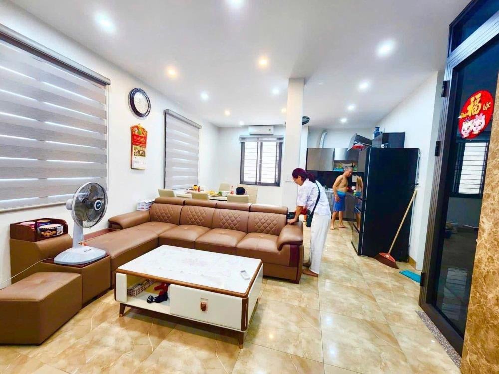 Bán nhà mặt tiền Trần Quốc Vượng, Cầu Giấy - 100m2, 5 tầng, dòng tiền 50tr/tháng