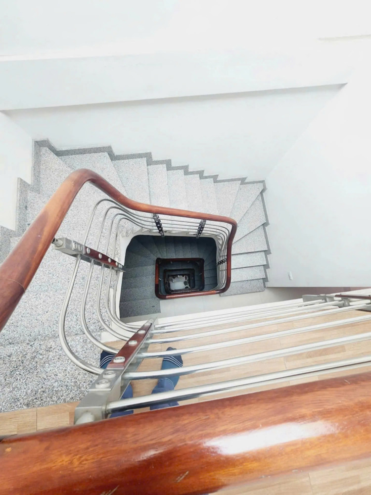 Bán Nhà Đội Cấn 44m2. 5 tầng. mặt tiền 3m. giá 10.8 tỷ Ba Đình Hà Nội