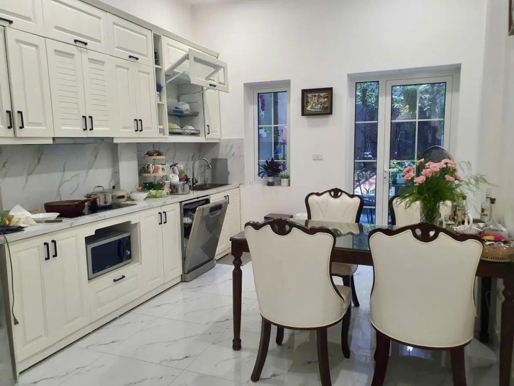 Bán nhà Đống Đa 125m2 x 3 Tầng, Ngõ Thông, Có Vườn Rau - Giá 170tr/m2