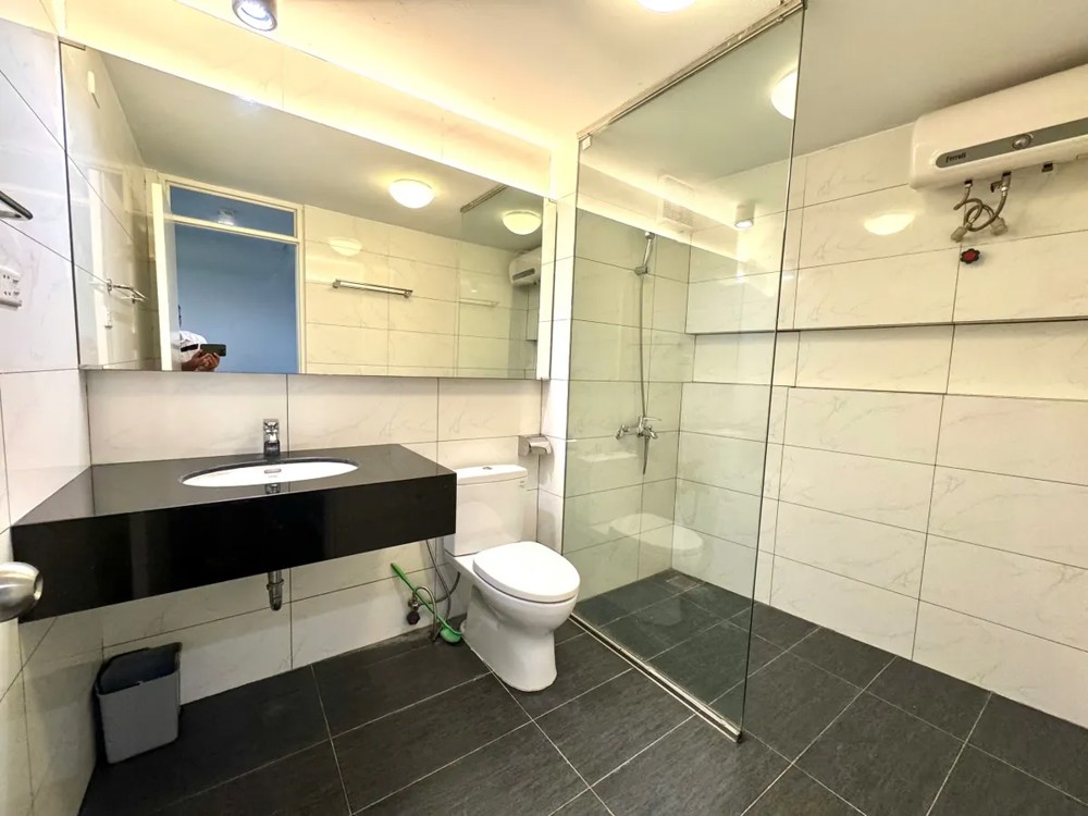BÁN NHÀ RIÊNG Phố Bồ Đề 35m2 X  5 tầng MT 4m,7.5 tỷ Long Biên Hà Nội