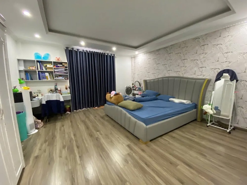 BÁN NAHF RIÊNG Phố Nguyễn Văn Linh 55m2 X 6 tầng MT 5.9m, 7.8 tỷ Long Biên Hà Nội