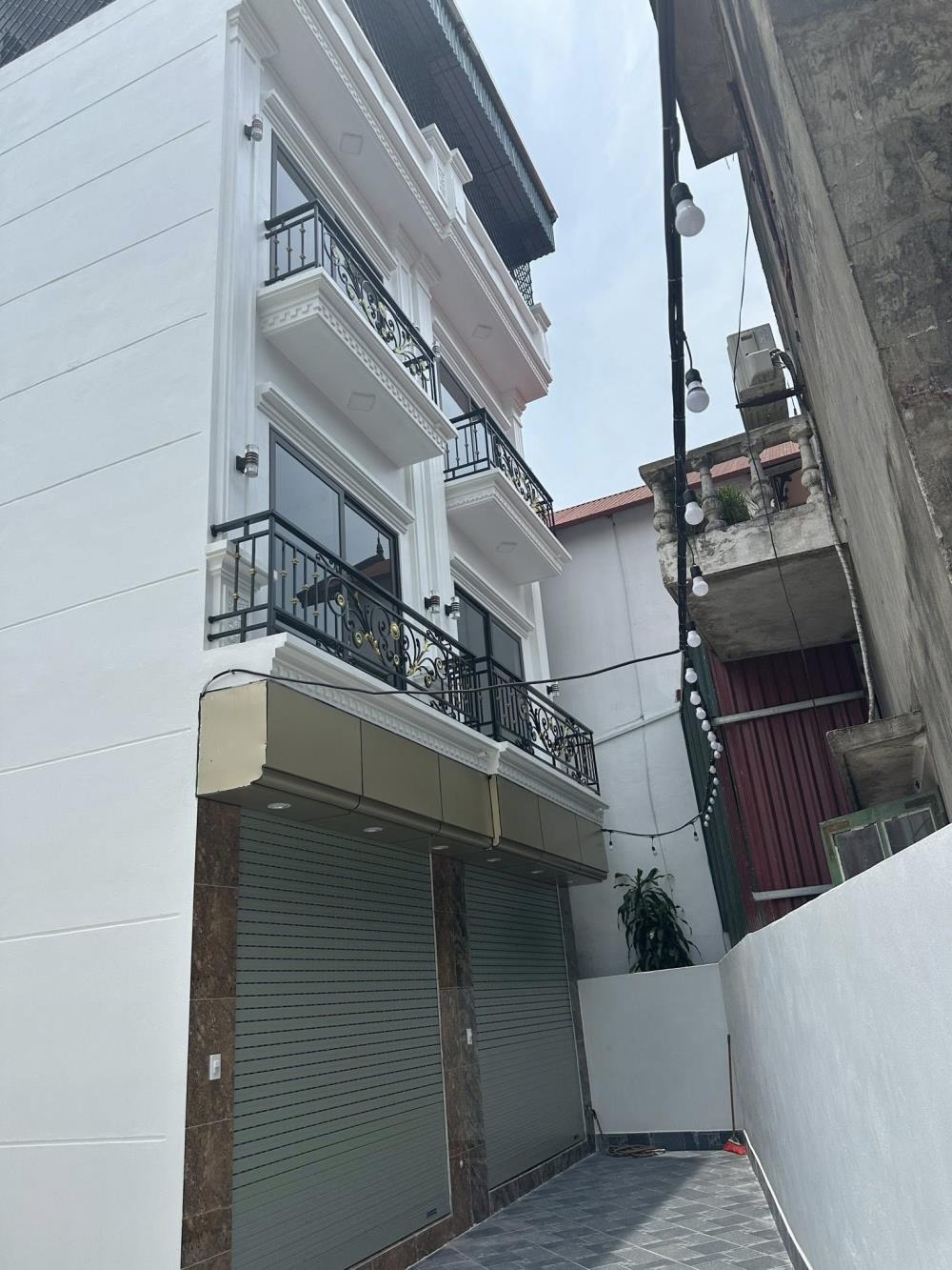 Bán nhà Đông Mỹ 43m2, 4 tầng, mặt tiền 3.5m, giá 6.3 tỷ - Ô tô vào nhà