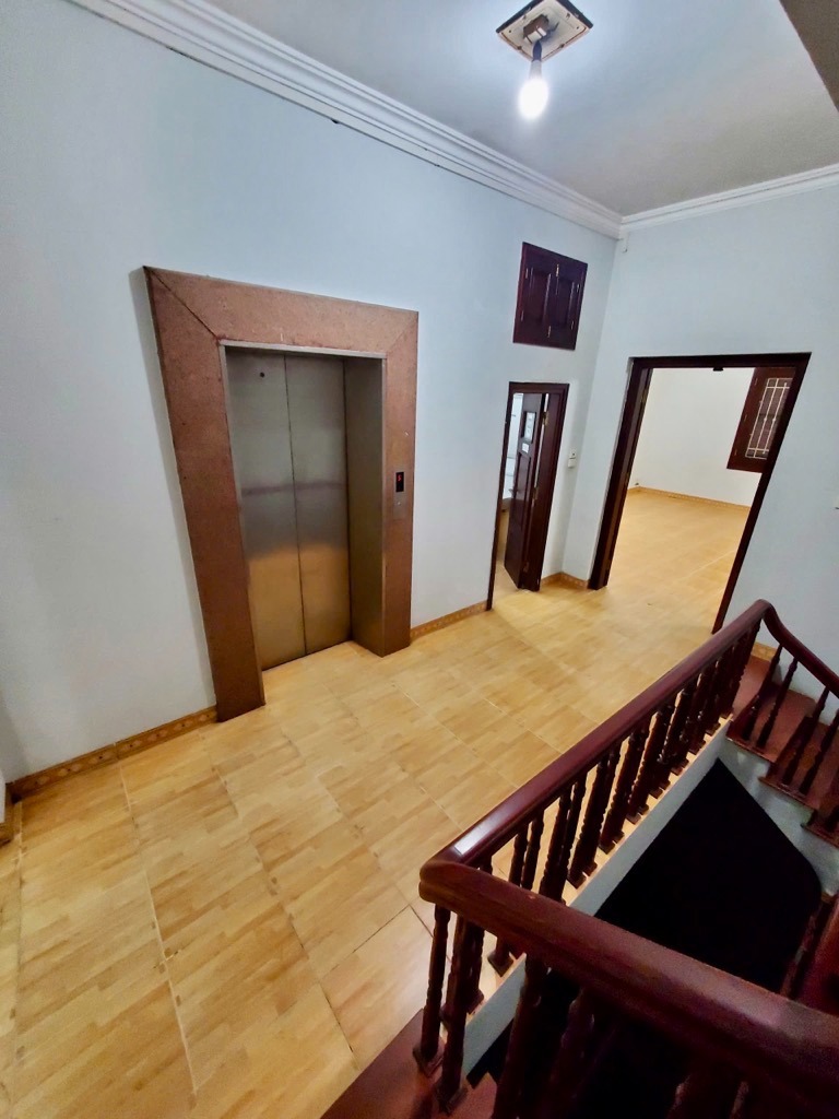 Mặt Phố Văn Cao 90m² Ba Đình - Lô Góc 6 Tầng Thang Máy, Kinh Doanh
