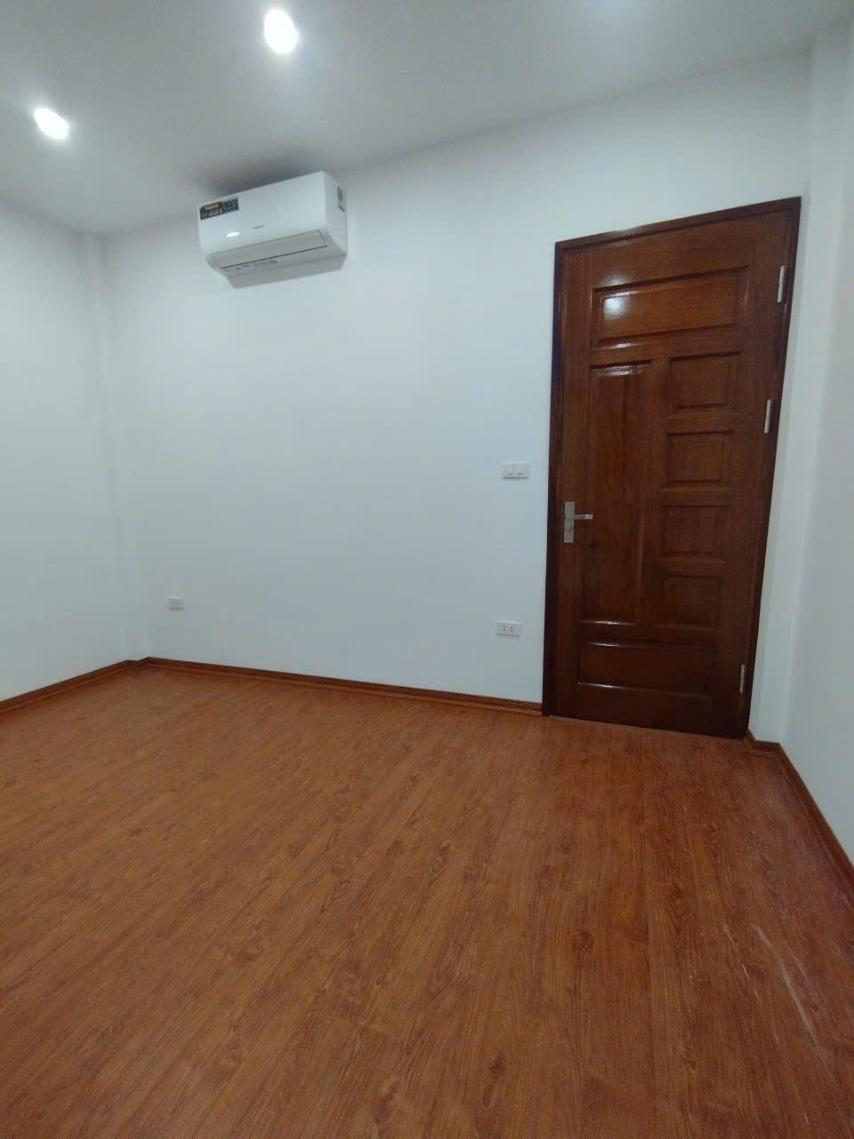 Bán nhà Lê Trọng Tấn, Thanh Xuân 33m² - 4 Tầng, Ô Tô Đỗ Cửa, Giá 12.6 Tỷ