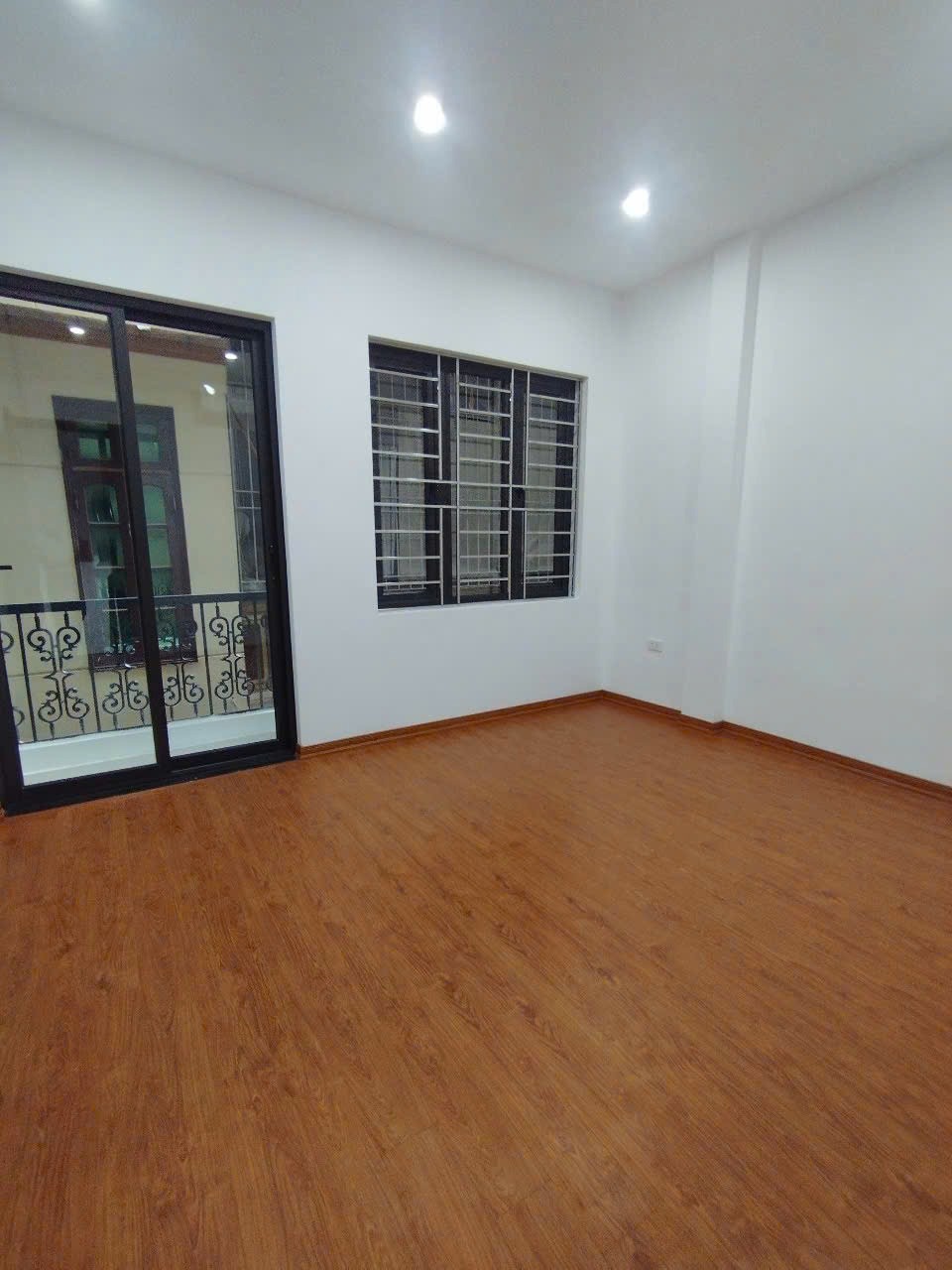 Bán nhà Lê Trọng Tấn, Thanh Xuân 33m² - 4 Tầng, Ô Tô Đỗ Cửa, Giá 12.6 Tỷ