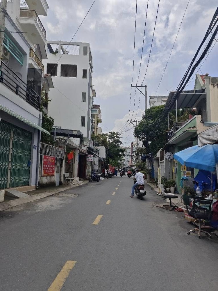 Nhà Cấp 4 Hẻm 6m Thông Thoáng Ra Nguyễn Văn Lượng Sát Bên Công Viên