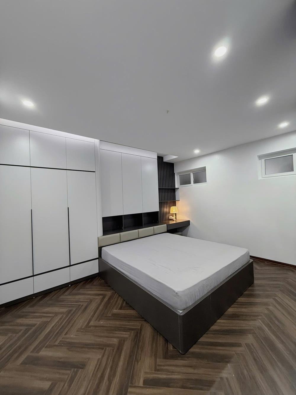 Bán Căn Hộ 3PN Đội Cấn - 89m² - Khu VIP Ba Đình - Full Nội Thất