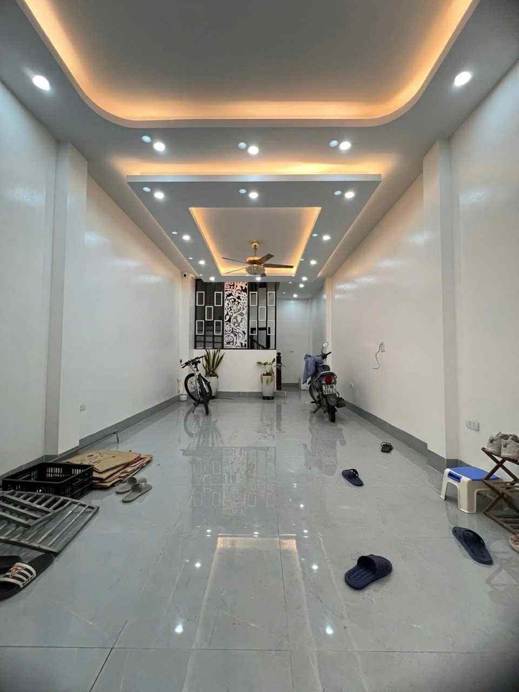 Bán nhà Vĩnh Hưng, Hoàng Mai 45m, 5 tầng, lô góc, ngõ thông ô tô, vài bước ra mặt phố, kinh doanh