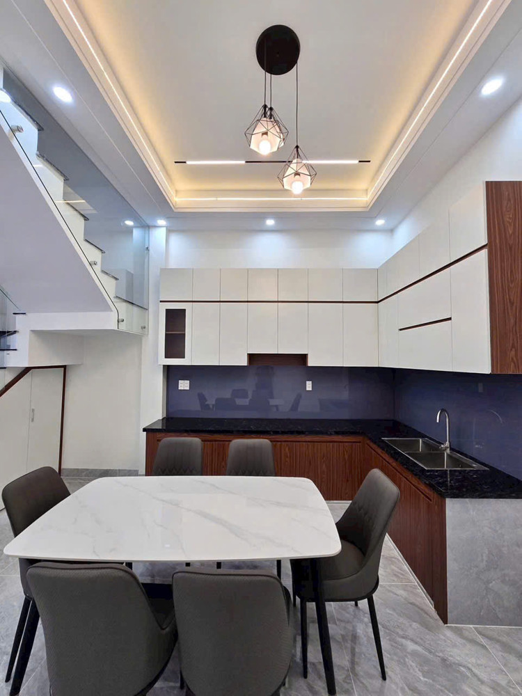 Bán nhà 3 Tầng Trung Tâm Biên Hòa,SHR hoàn công,đường 2 ô tô,gần Cầu Hang