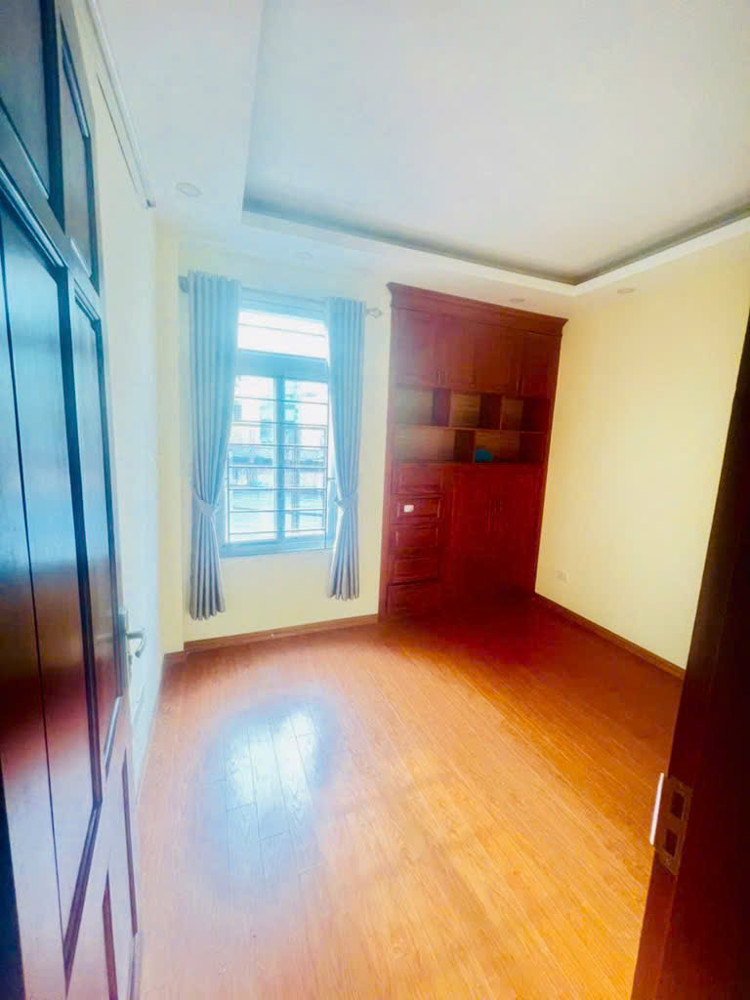 Ngõ 373 Ngọc Hồi , 36m2 nhà 5 tầng 6.2 tỉ