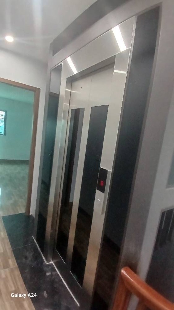 LẠC LONG QUÂN 52M x6 TẦNG THANG MÁY-18,5 TỶ-PHÂN LÔ,Ô TÔ VÀO NHÀ ,2 THOÁNG,NỞ HẬU