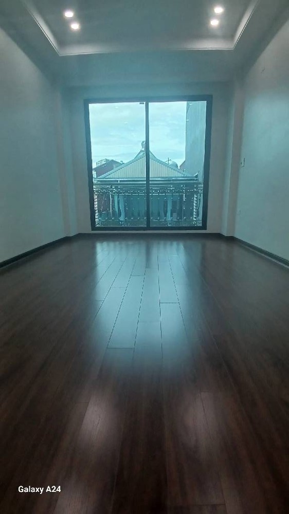 LẠC LONG QUÂN 52M x6 TẦNG THANG MÁY-18,5 TỶ-PHÂN LÔ,Ô TÔ VÀO NHÀ ,2 THOÁNG,NỞ HẬU