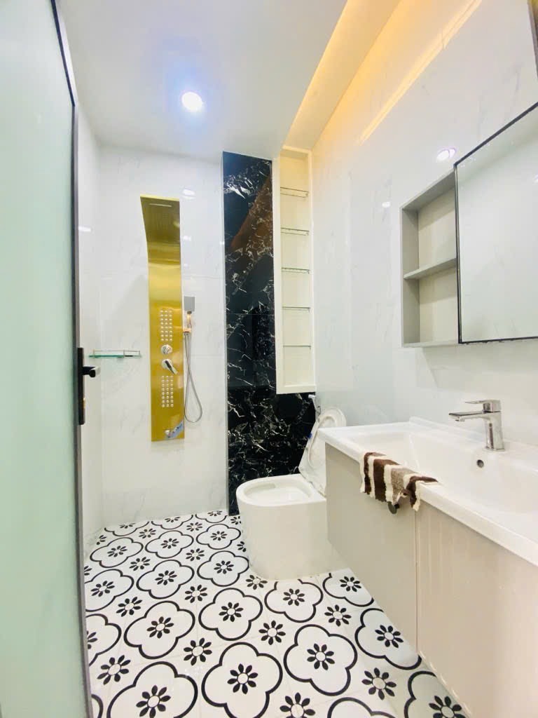 Bán Nhà Nguyễn Phúc Chu, Tân Bình - 72m², 2 Tầng, Xe Hơi, Giá 6.2 Tỷ