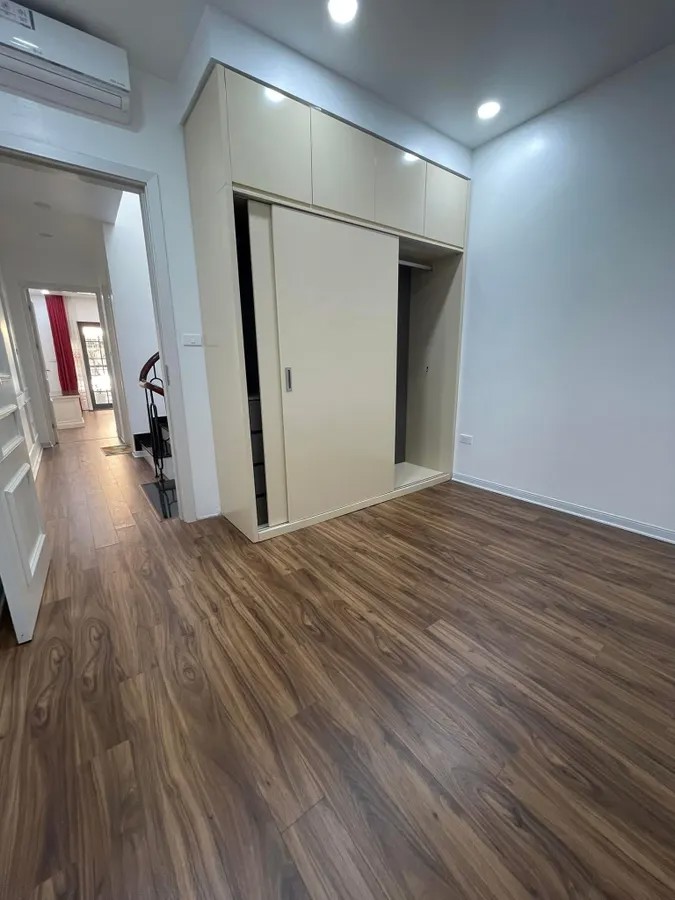 NHÀ 5 TẦNG MẶT PHỐ ĐÀM QUANG TRUNG 42.5 m2 , MT 5m, 7 tỷ Long Biên Hà Nội