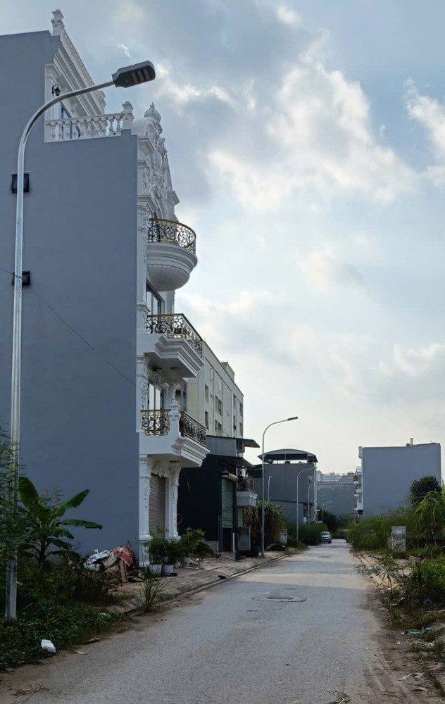 Đất DV 5.5 Trạm Trôi 99.7m2- MT5.5, vỉa hè KD, ô tô tránh, giá 13.4 tỷ
