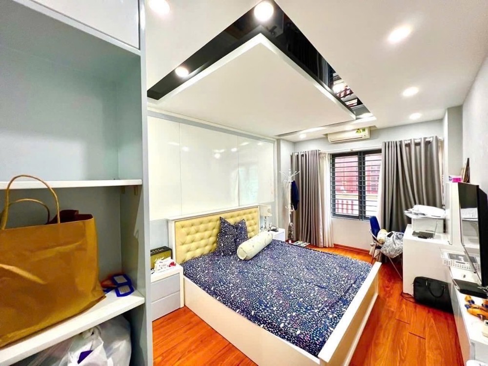 PHÙNG CHÍ KIÊN 60M-19 TỶ,PHÂN LÔ,Ô TÔ ĐÕ CỬA,TƯƠNG LAI MẶT PHỐ,2 THOÁNG,DÂN XÂY,FULL NỘI THẤT