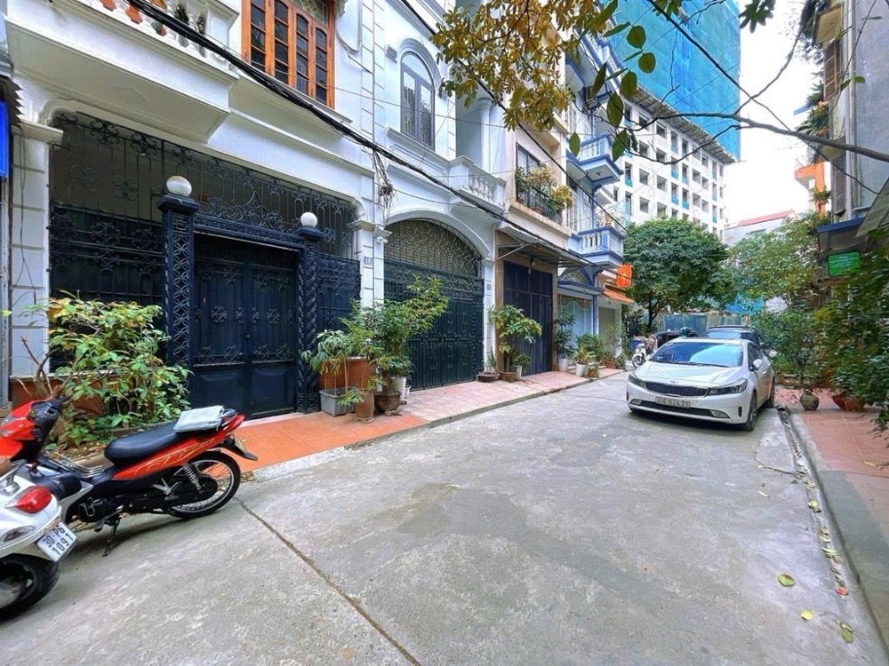 PHÙNG CHÍ KIÊN 60M-19 TỶ,PHÂN LÔ,Ô TÔ ĐÕ CỬA,TƯƠNG LAI MẶT PHỐ,2 THOÁNG,DÂN XÂY,FULL NỘI THẤT