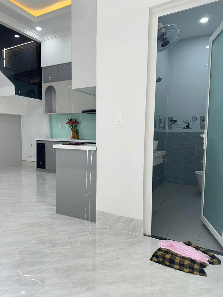 Bán nhà ĐẸP 3 Tầng,đường nhựa 12M thông tứ tung,ngay TTHC Dĩ An