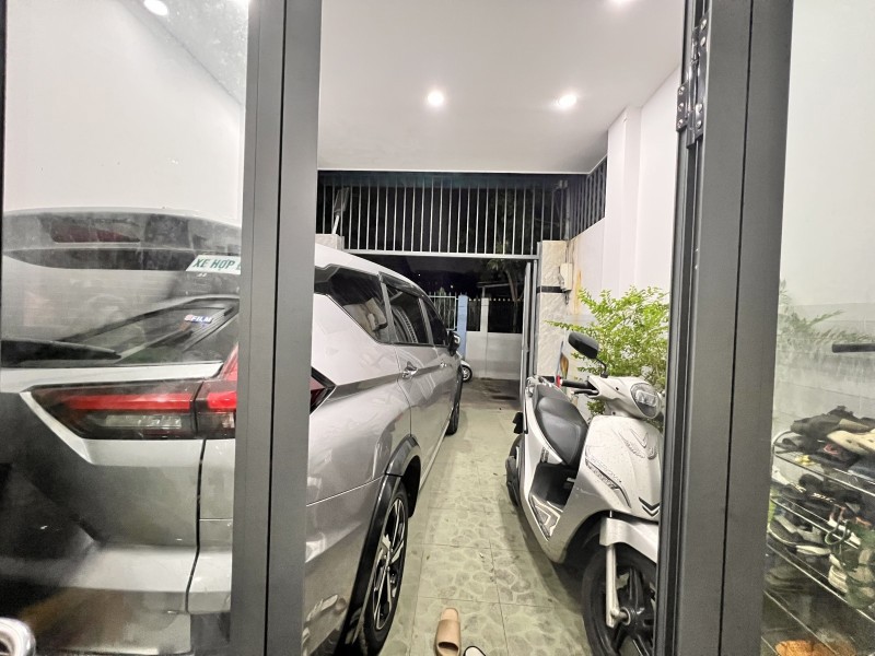 Bán nhà đường Số 11, Linh Xuân, TP HCM.  DT 75m2, 2 tầng, 3PN, SH. Giá 5.5 tỷ