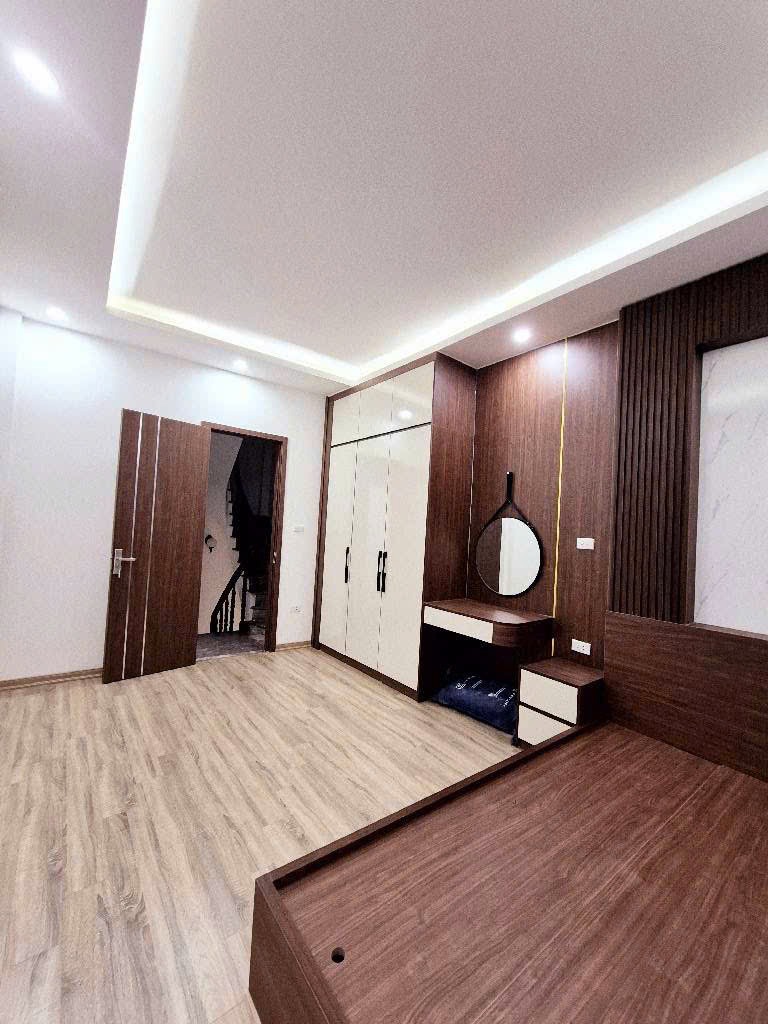 Bán nhà gần đường Trường Chinh: 5 tầng, 3 ngủ, 7.7 tỷ - Vị trí đắc địa, giao thông thuận tiện
