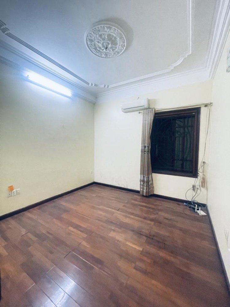 Bán nhà mặt phố Trần Thái Tông 56m2, 7 tầng, thang máy, lô góc 2 mặt ô tô tránh
