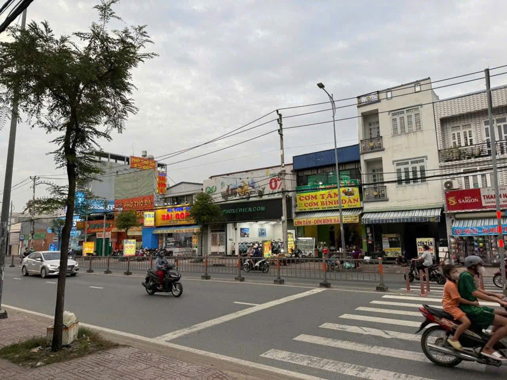 NHÀ (8x27) MẶT TIỀN TÔ KÝ TRUNG CHÁNH, HÓC MÔN TỪ 22 TỶ CÒN 17.5 TỶ