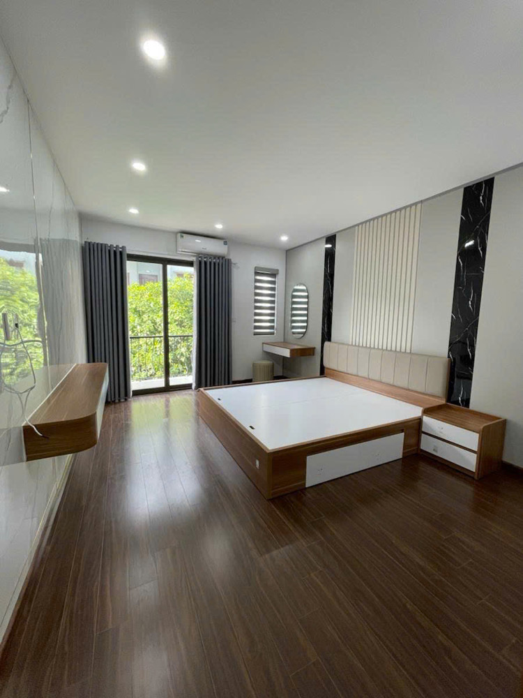 Bán nhà Ngọc Thụy 41m 6 tầng thang máy gara ô tô hơn 11 tỷ