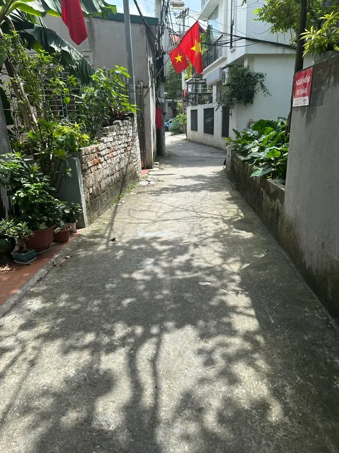 BÁN ĐẤT THỔ CƯ DIỆN TÍCH NHỎ XINH Phố Nguyễn Văn Cừ 35 m2 ,4.5 tỷ Long Biên Hà Nội