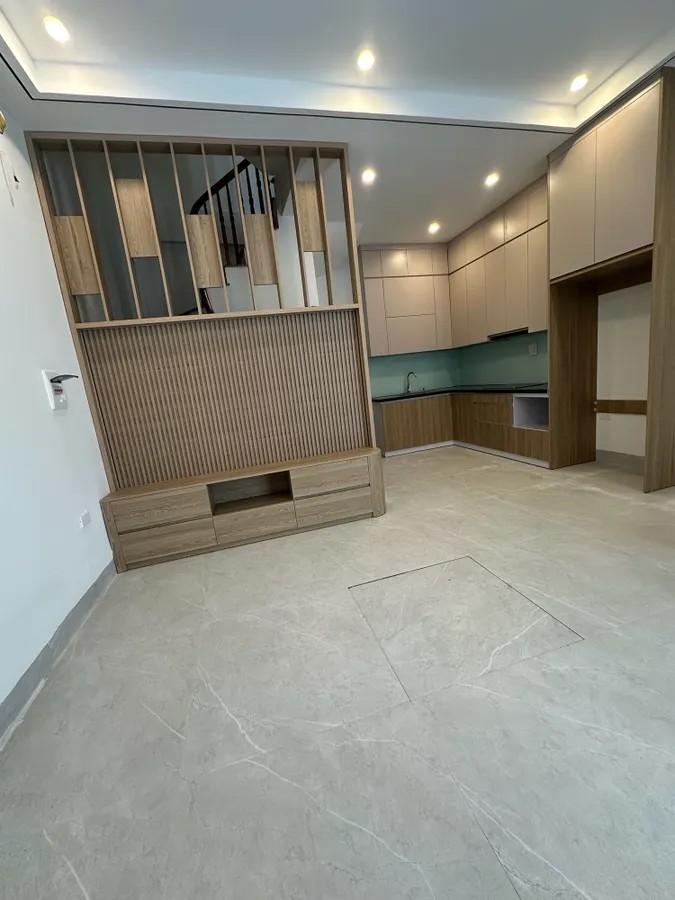 NHÀ ĐẸP 4 TẦNG Ô TÔ VÀO NHÀ CỰ KHỐI 35m2 mặt tiền 5m, 4.6 Tỷ Long Biên Hà Nội