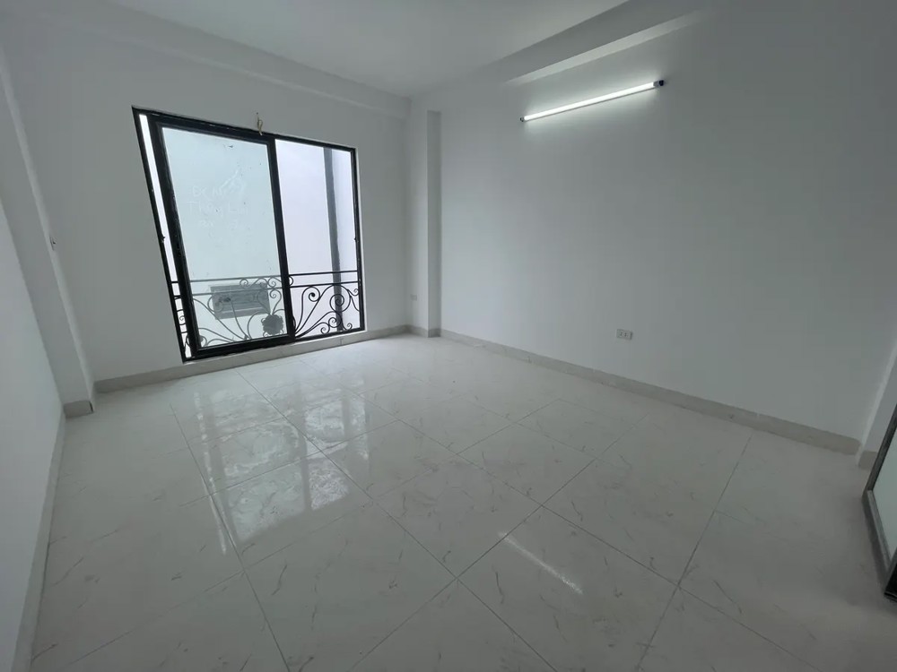 Bán nhà ngõ Việt Hưng, Long Biên. 30m2 x 5 tầng, 3PN, SĐCC, 5.9 tỷ. LH: 0937632289