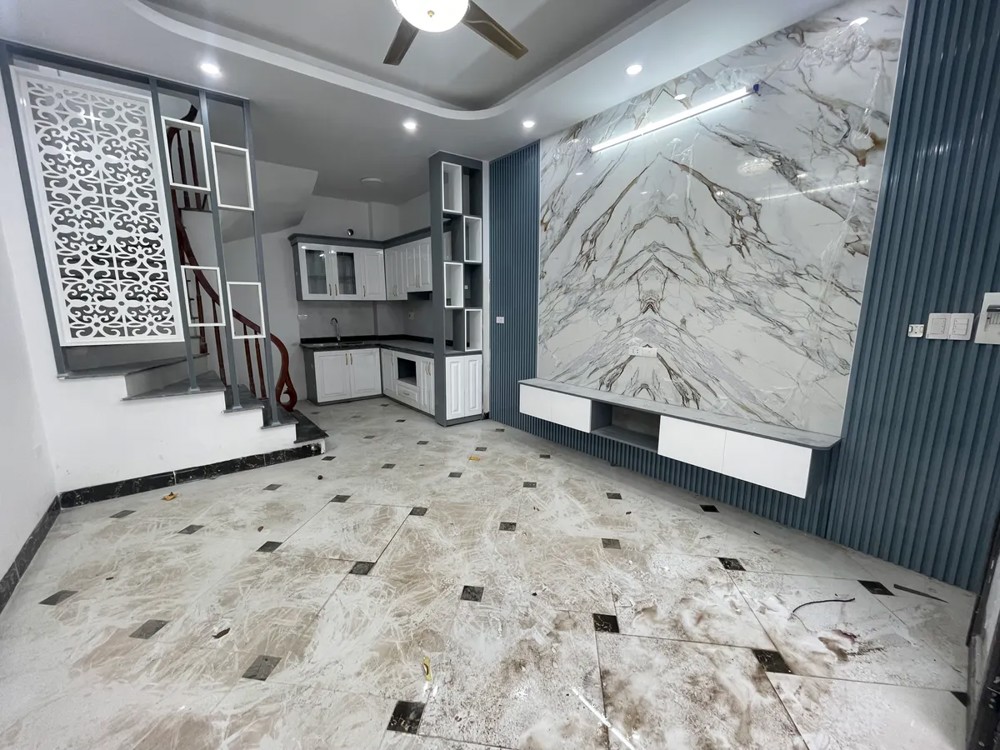 NHÀ MỚI Ở LUÔN FULL NỘI THẤT Kẻ Tạnh 32m2 X 5 tầng  5.75 tỷ Long Biên Hà Nội