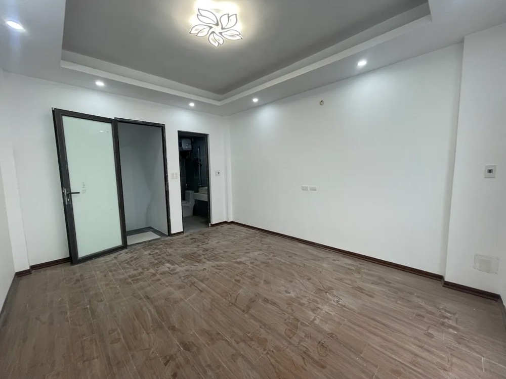 NHÀ MỚI Ở LUÔN FULL NỘI THẤT Kẻ Tạnh 32m2 X 5 tầng  5.75 tỷ Long Biên Hà Nội
