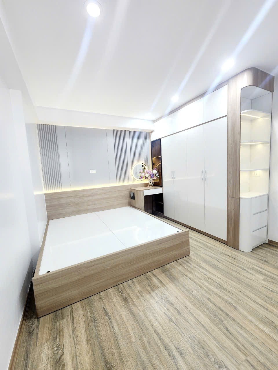 Bán căn hộ HUD2 Linh Đàm - 2PN, 2WC - View đẹp - Giá 5.7 tỷ